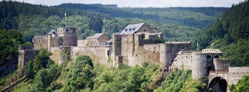 Le château fort de Bouillon et ses spectacles de fauconnerie